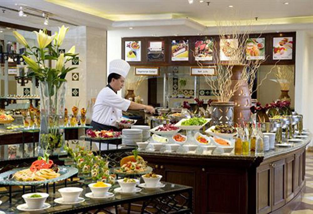 Hotel Equatorial Melaka Экстерьер фото A buffet at a hotel