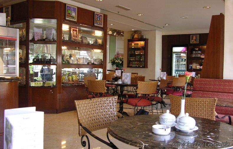 Hotel Equatorial Melaka Экстерьер фото The lobby of the hotel