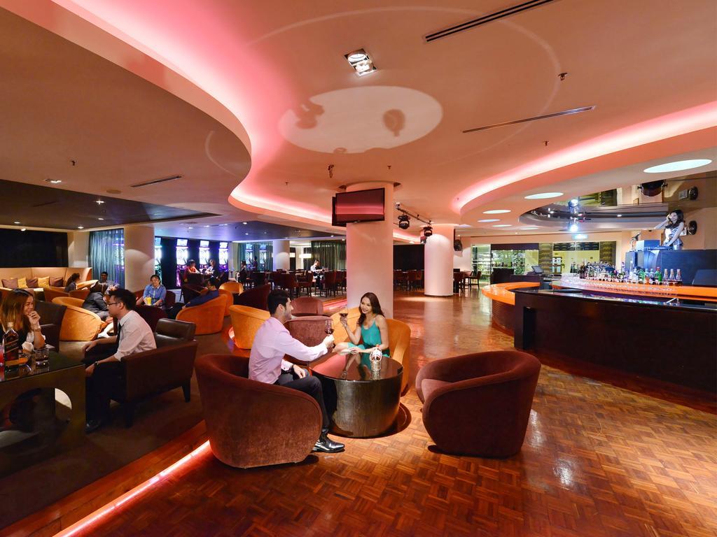 Hotel Equatorial Melaka Экстерьер фото The interior of the lounge