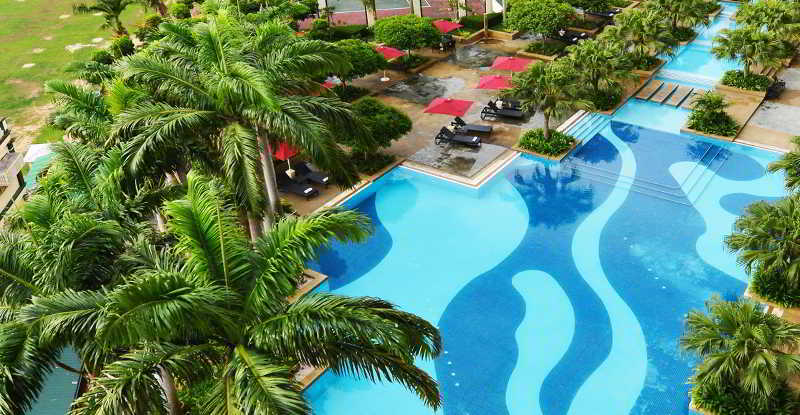 Hotel Equatorial Melaka Экстерьер фото The pool at the hotel