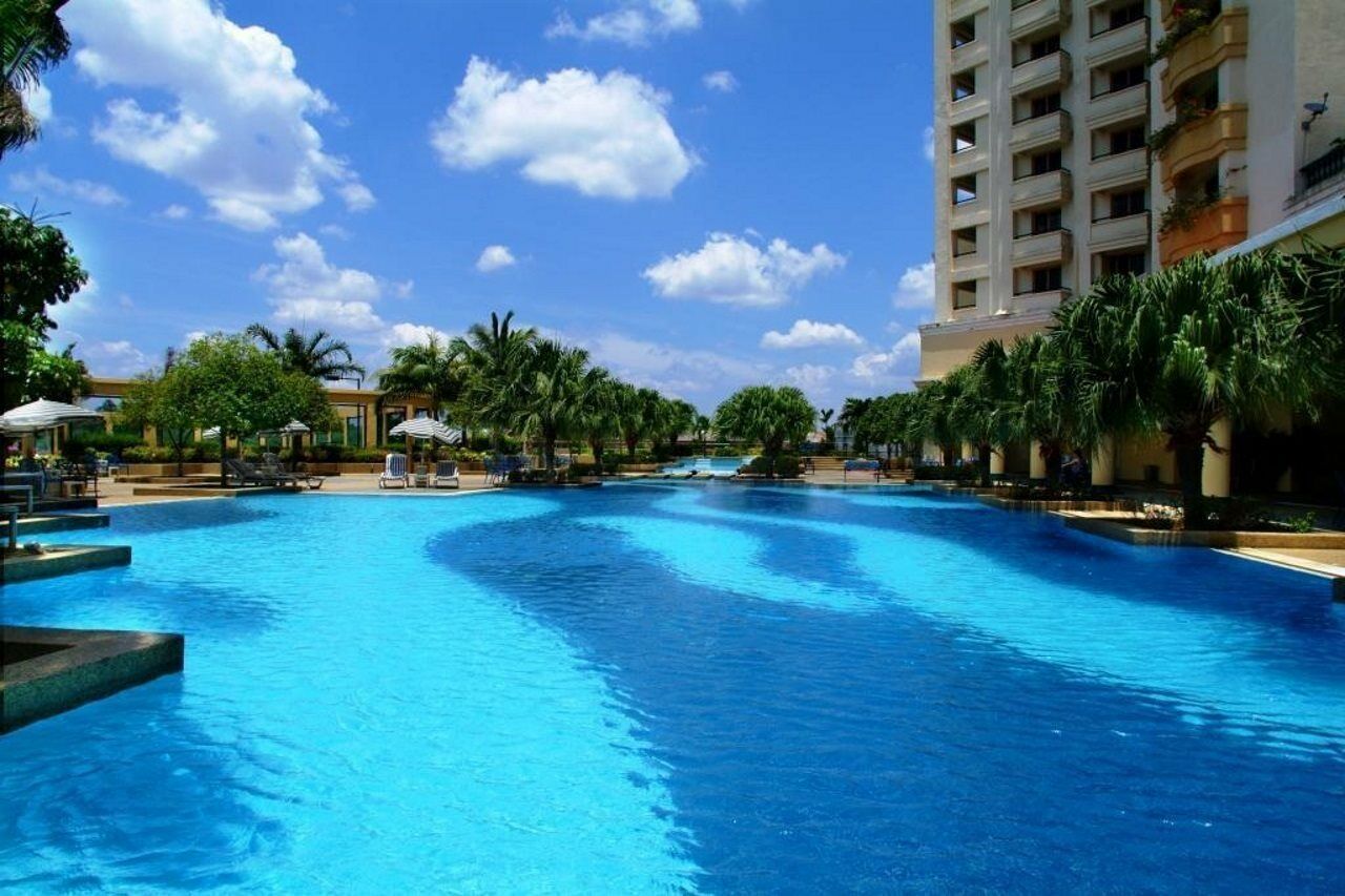 Hotel Equatorial Melaka Удобства фото The pool at the Shangri-La Hotel, Manila
